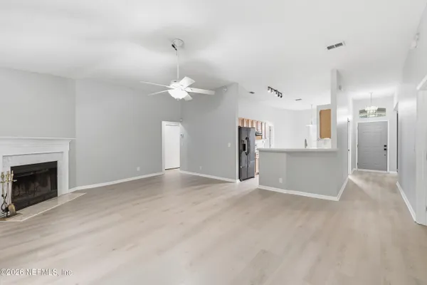 1712 CHANDELIER CIR