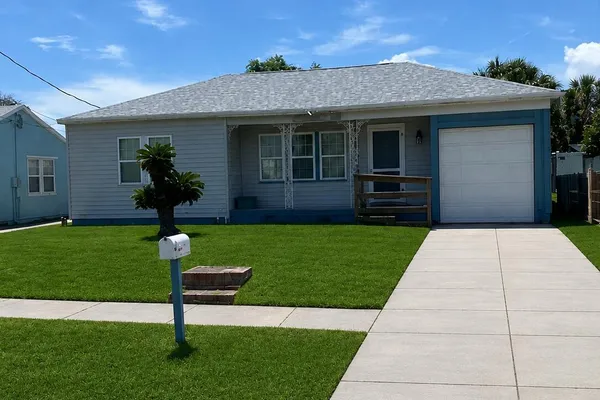 382 GOLF BLVD