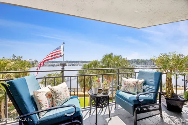 4401 LAKESIDE DR 303