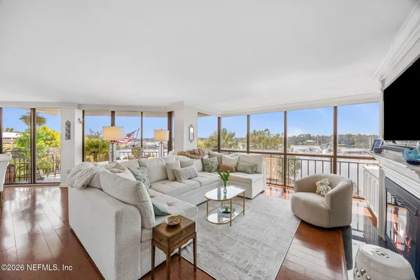 4401 LAKESIDE DR 303