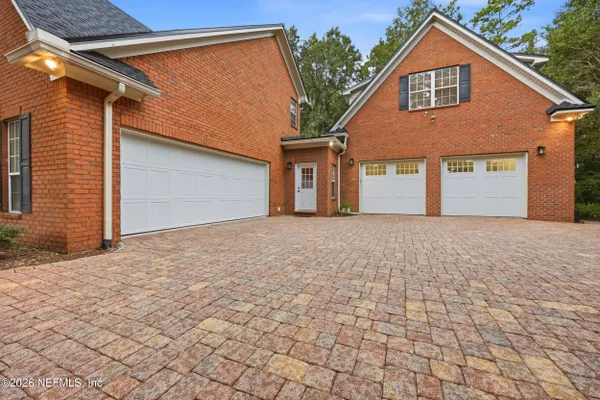 8658 PEBBLE CREEK LN