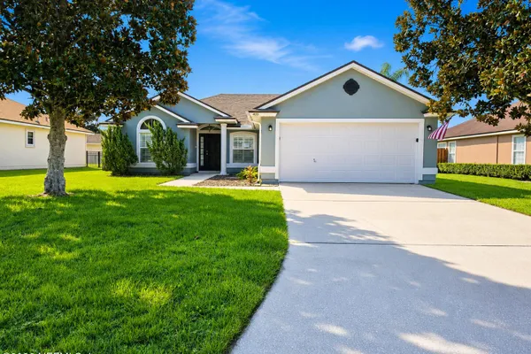 405 MACKENZIE CIR