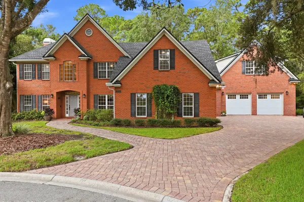 8658 PEBBLE CREEK LN