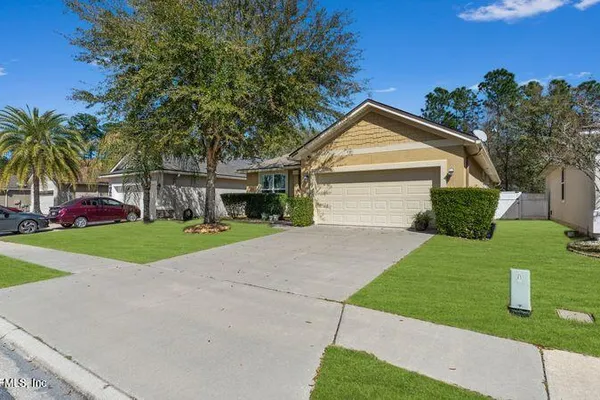 11768 LAKE BEND CIR