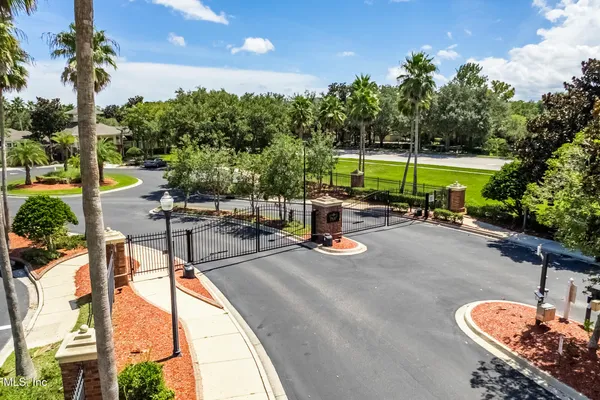 7801 POINT MEADOWS DR 6304