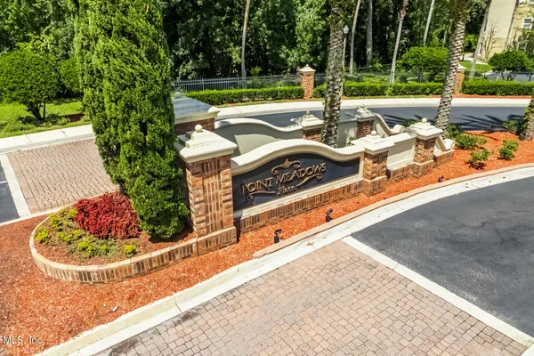 7801 POINT MEADOWS DR 6304