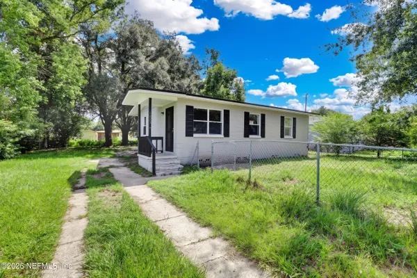 5525 MAHALIA DR