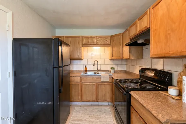 5525 MAHALIA DR