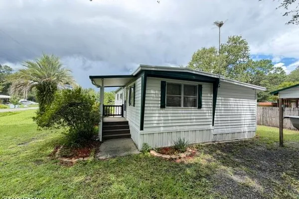 216 LAKE LN