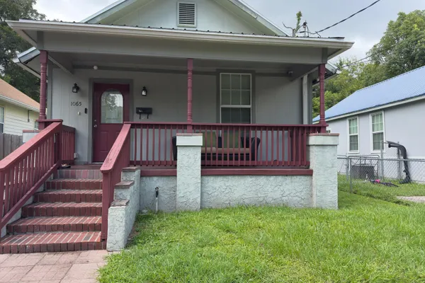 1065 SCRIVEN ST