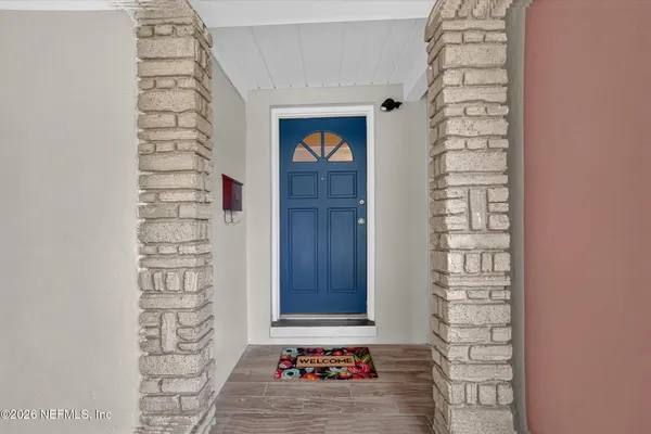 4748 BEVERLY CIR