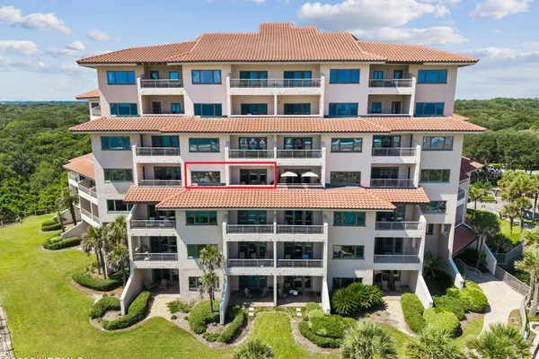 233 SANDCASTLES COURT CT 233