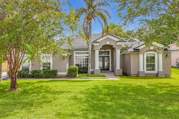 420 TWIN OAKS LN