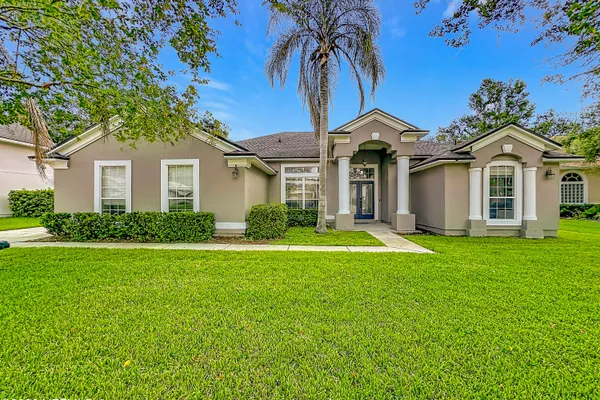 420 TWIN OAKS LN