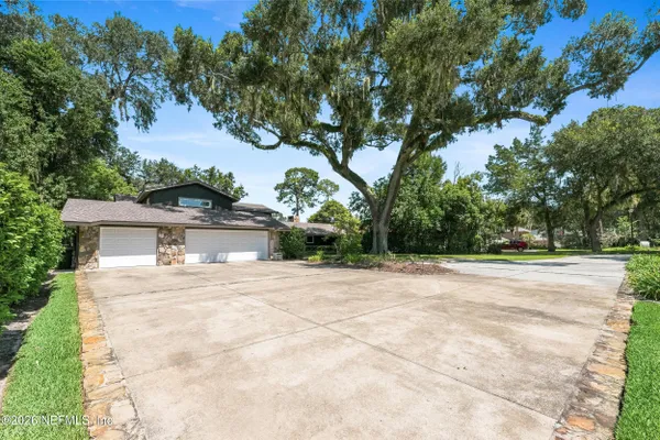 3076 ISSER LN