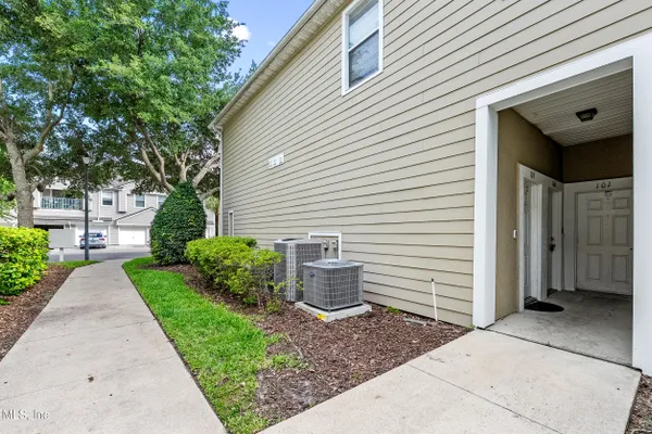 7064 DEER LODGE CIR 106
