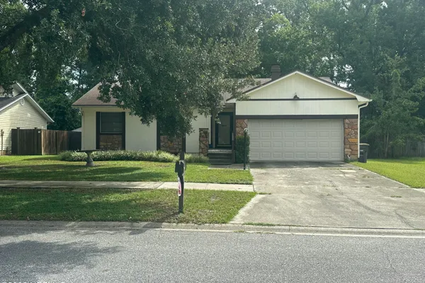 8613 BEECHFERN LN