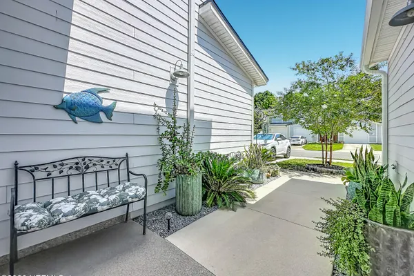 25 RIDGE LAKE RD