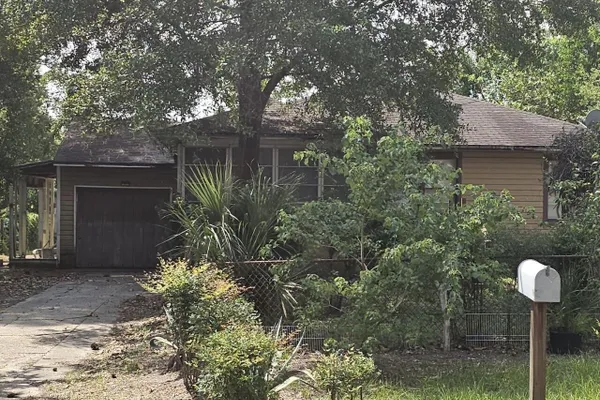 820 GARDENIA LN