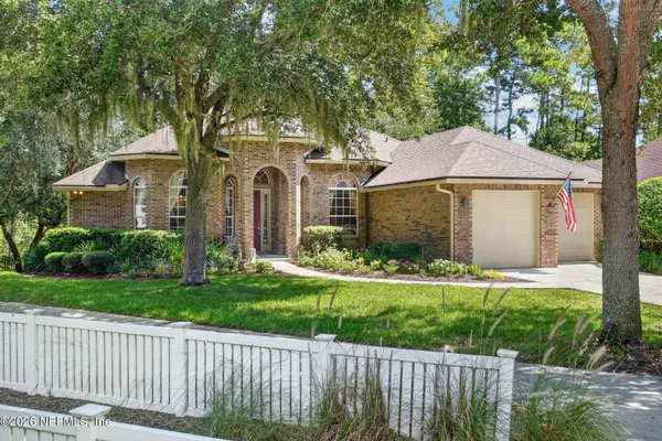 832 RILEY LN