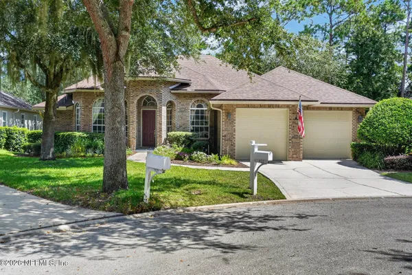 832 RILEY LN