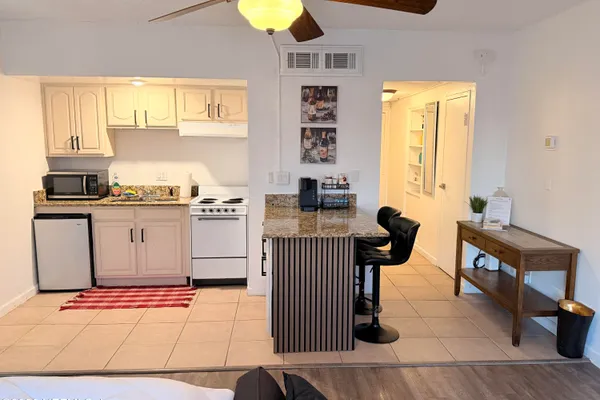 311 W ASHLEY ST 912