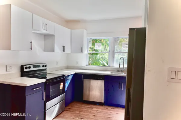 725 W 16TH ST