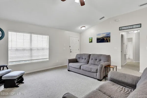 11 PEPPERMINT AVE