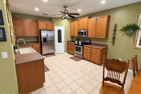 618 WAKEVIEW DR