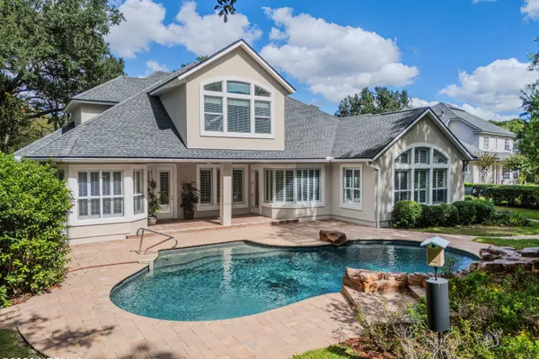 205 E KARI CT