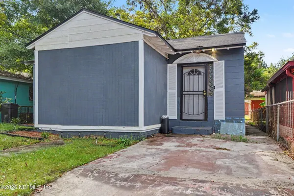 1534 W 13TH ST
