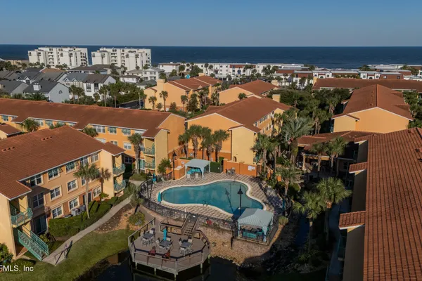 200 LAGUNA VILLAS C32