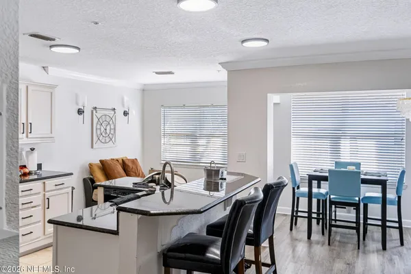 200 LAGUNA VILLAS C32