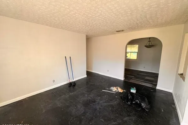 5612 VERNON RD
