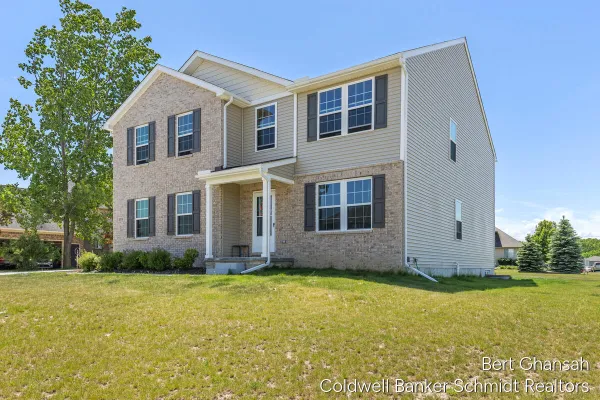 8376 N OAKS CT
