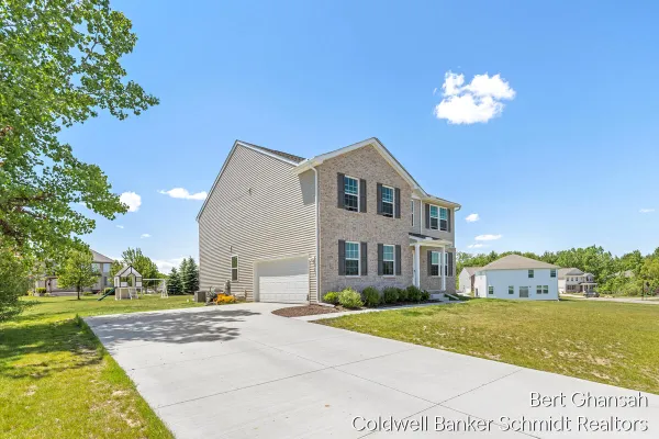 8376 N OAKS CT