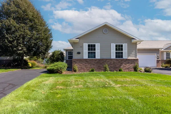 318 BARRINGTON CIR