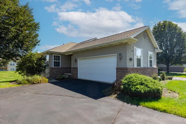 318 BARRINGTON CIR