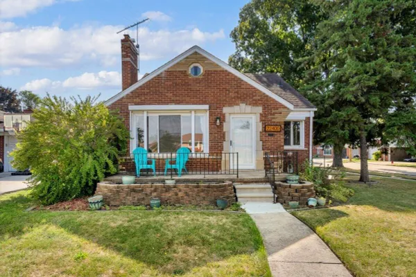 22400 PETERSBURG AVE