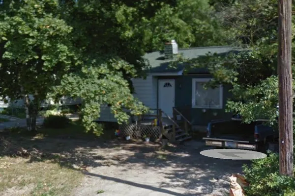 3290 W GRACELAWN AVE