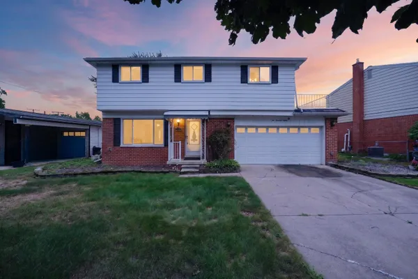 280 CLINTON RIVER DR