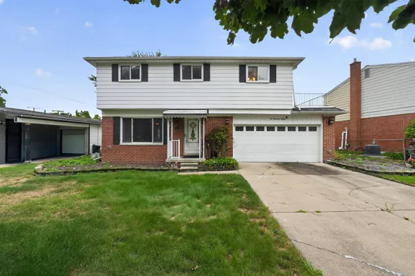280 CLINTON RIVER DR
