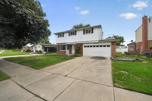 280 CLINTON RIVER DR