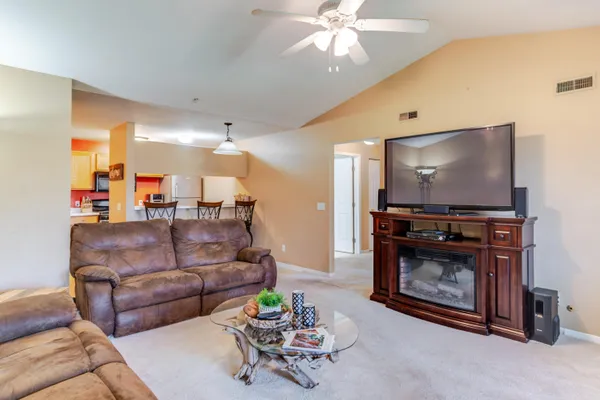 1137 CURZON CT 203