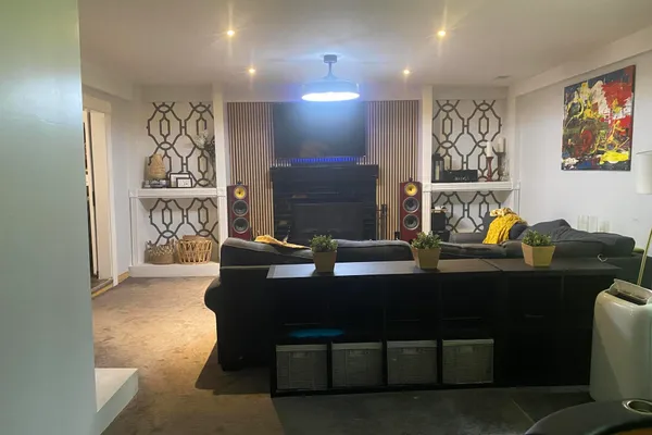 22333 LEEWRIGHT AVE