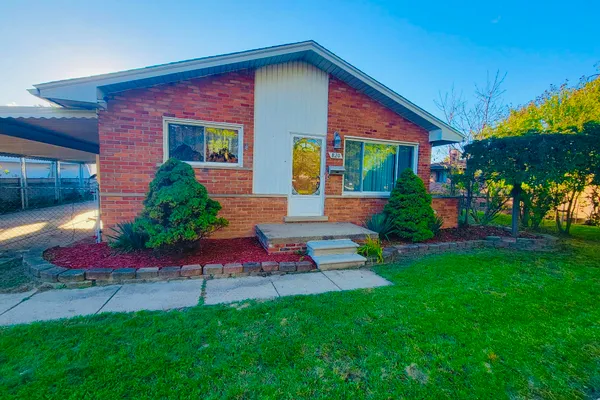 820 S VENOY RD