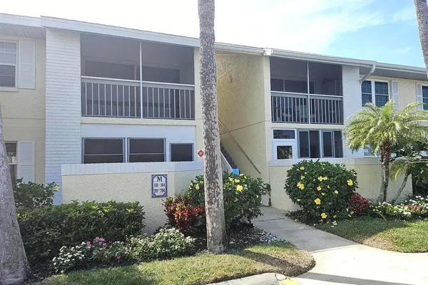 915 SONESTA AVE 102