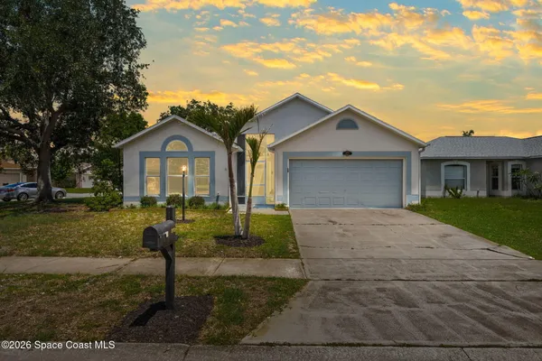 1272 WHITE OAK CIR