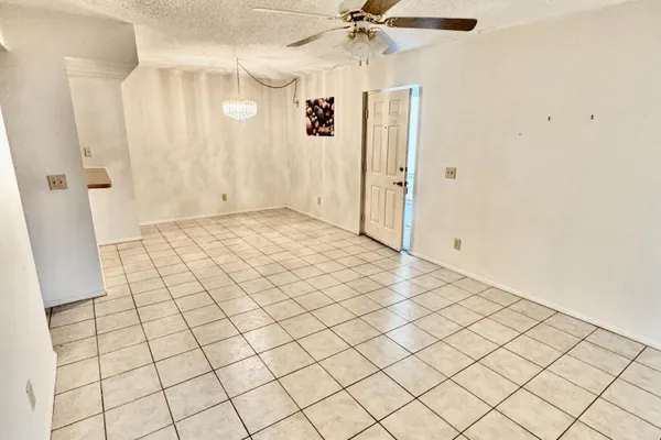 915 SONESTA AVE 102