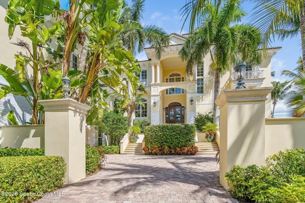 211 BEACHSIDE DR